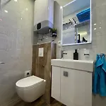Apartment Dvori & *
